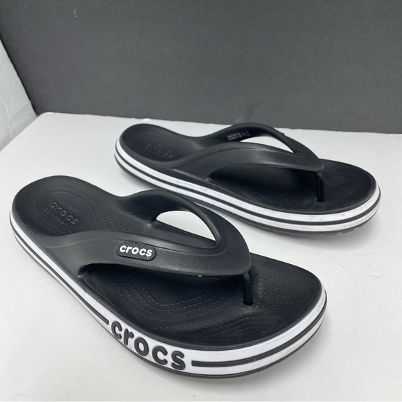 CROCS  Flip Flops‎ Mens 9 Womens 11 Black/White Bayaband Logo ligheweight comfy - Picture 2 of 9